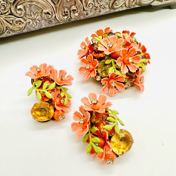 Rare Vintage Enamel Salmon Flower Demi Brooch Set - Picture 15 of 16